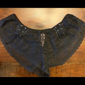 NWT Victoria’s Secret Panties with Eyelet Sz L